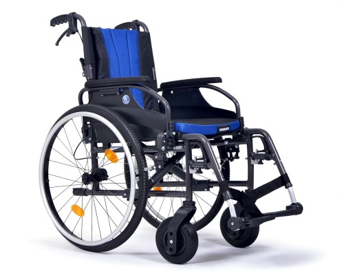 Lekki aluminiowy wózek inwalidzki o podwyższonym standardzie z hamulcem dla osoby towrzyszącej i poduszką do siedzenia w zestawie GRATIS (3).jpg