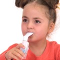 Zaawansowany inhalator kompresorowy, który łączy w sobie niezwykłą skuteczność leczenia z kompaktowymi wymiarami LD-220C