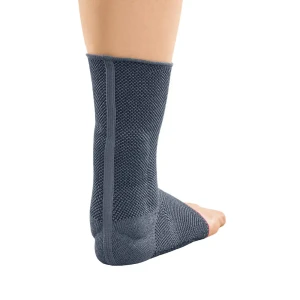 Wygodny stabilizator ścięgna Achillesa Achimed Medi z materiału kompresyjnego, z silkonową pelotą 3D oraz podpiętkami do podwyższenia pięty