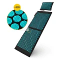 Duża ECO MATA do akupresury, z poduszką z łuskami gryki, z kolcami w technologii SPINNING SPIKES 110x42 (CZARNO-NIEB (1).webp