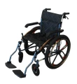 Lekki aluminiowy wózek inwalidzki Wheelie Light, z dużymi kołami 24, na wzmocnionej ramie, z hamulcami dla opiekuna i regulowanym środ (1).webp