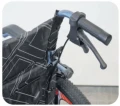 Lekki aluminiowy wózek inwalidzki Wheelie Light, z dużymi kołami 24, na wzmocnionej ramie, z hamulcami dla opiekuna i regulowanym_ś.webp
